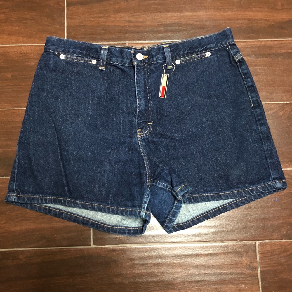 Woman’s Tommy Hilfiger blue jeans shorts 14